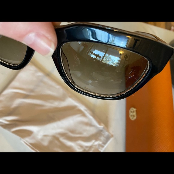 Tory Burch Sunglasses Black Crystal on Raffia w/ Smoke Gradient - Picture 7 of 8